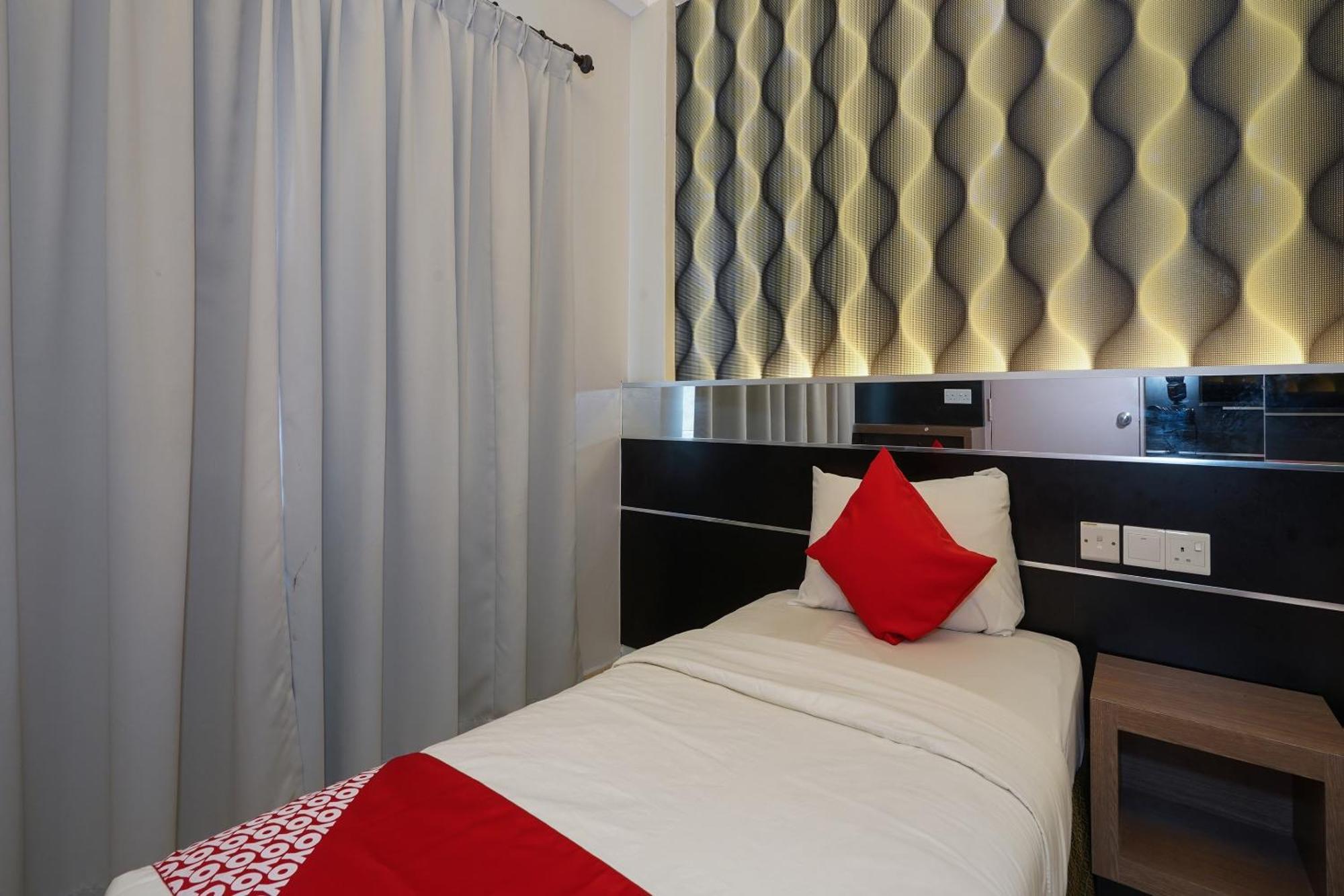 Hotel O Hotel Orchard Inn Lumut Bagian luar foto