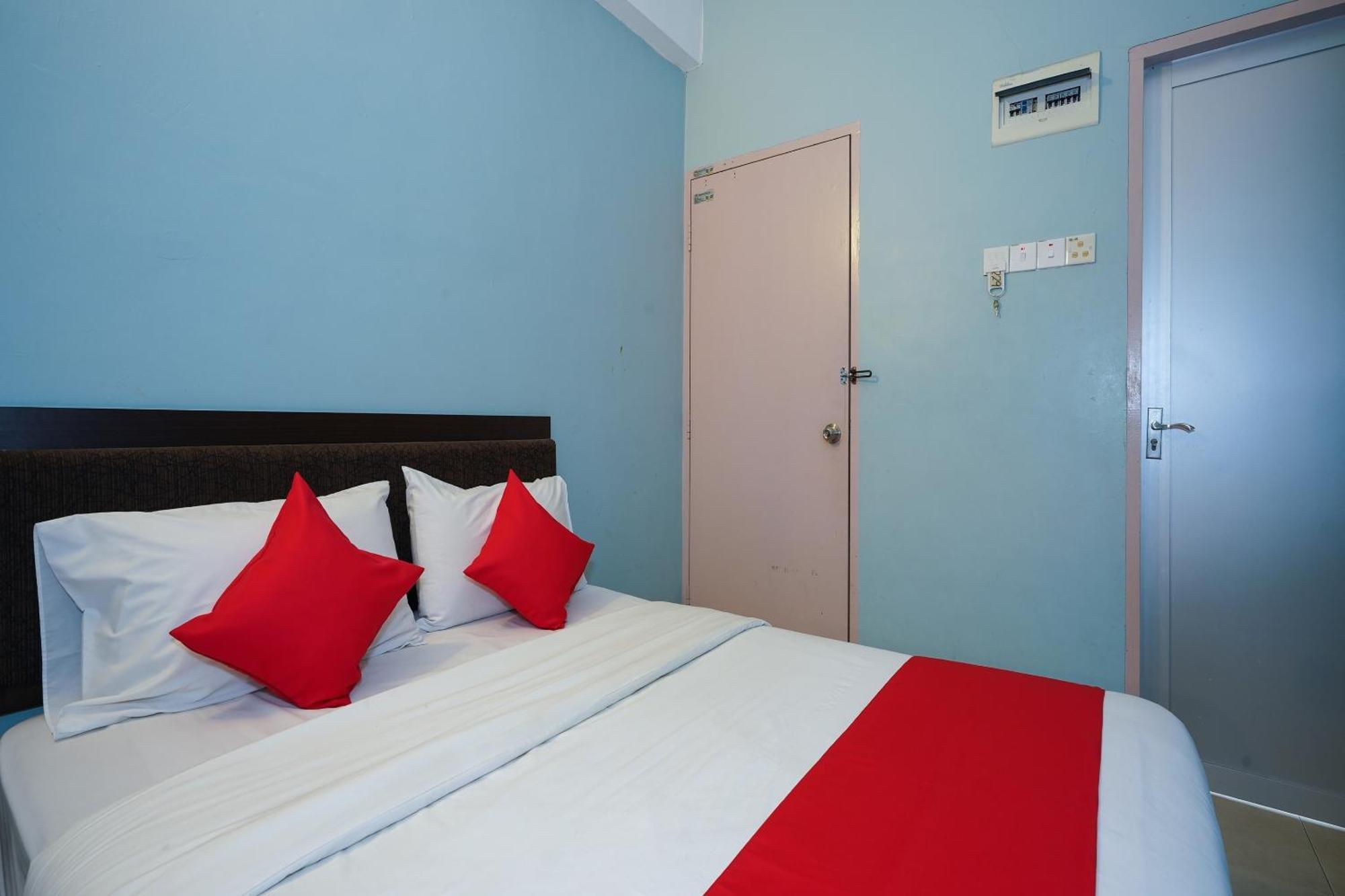 Hotel O Hotel Orchard Inn Lumut Bagian luar foto
