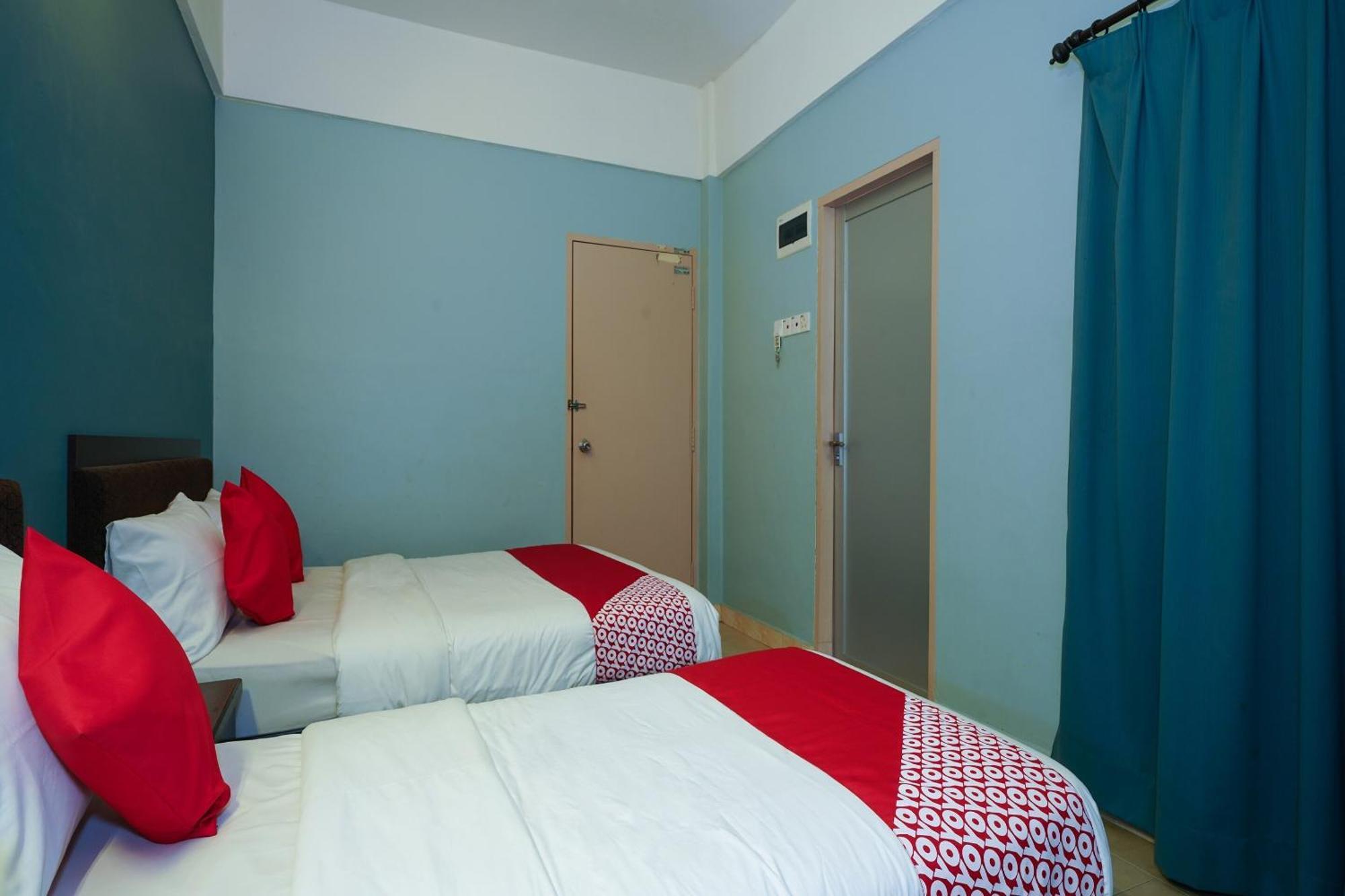Hotel O Hotel Orchard Inn Lumut Bagian luar foto