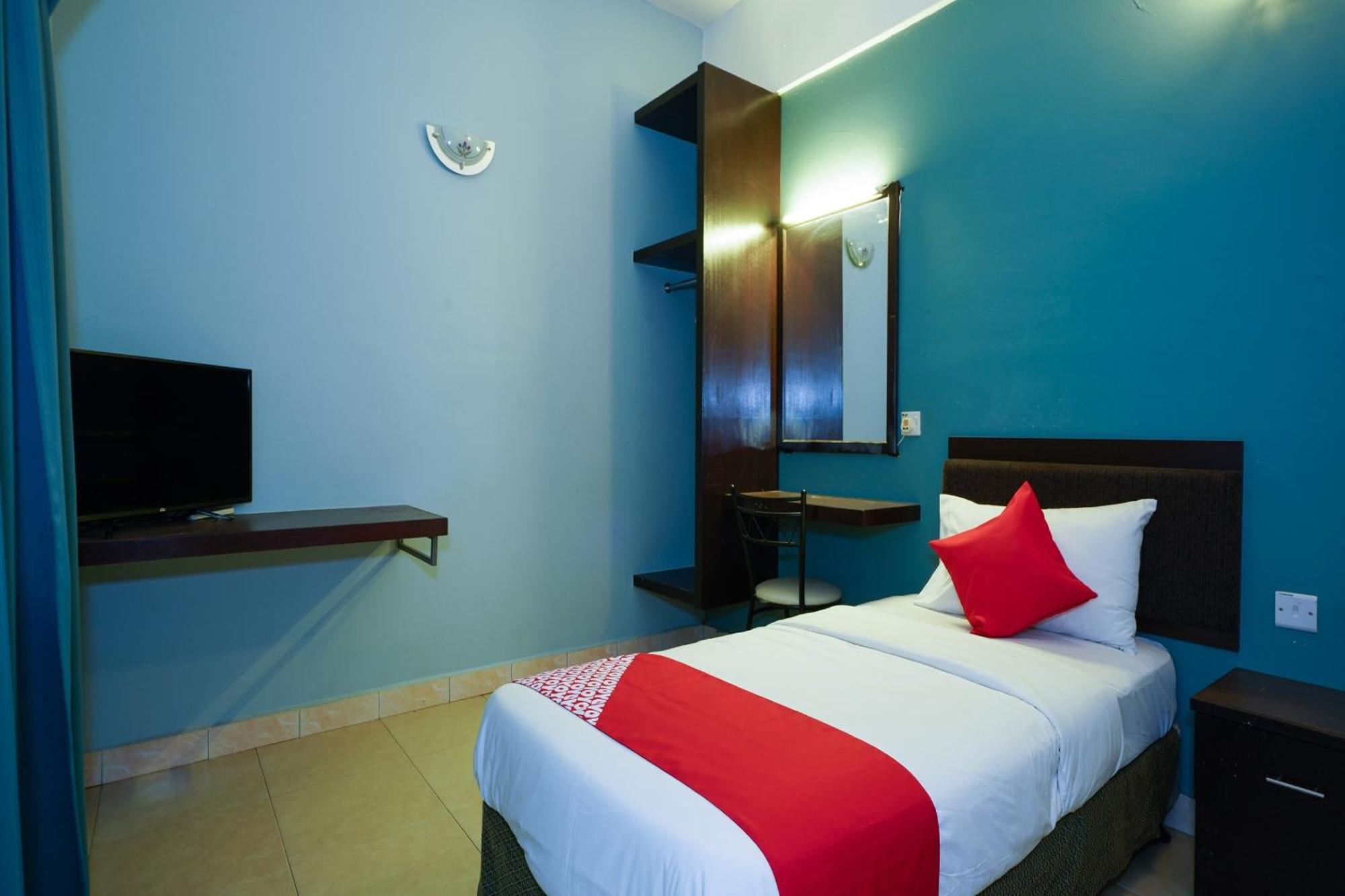 Hotel O Hotel Orchard Inn Lumut Bagian luar foto