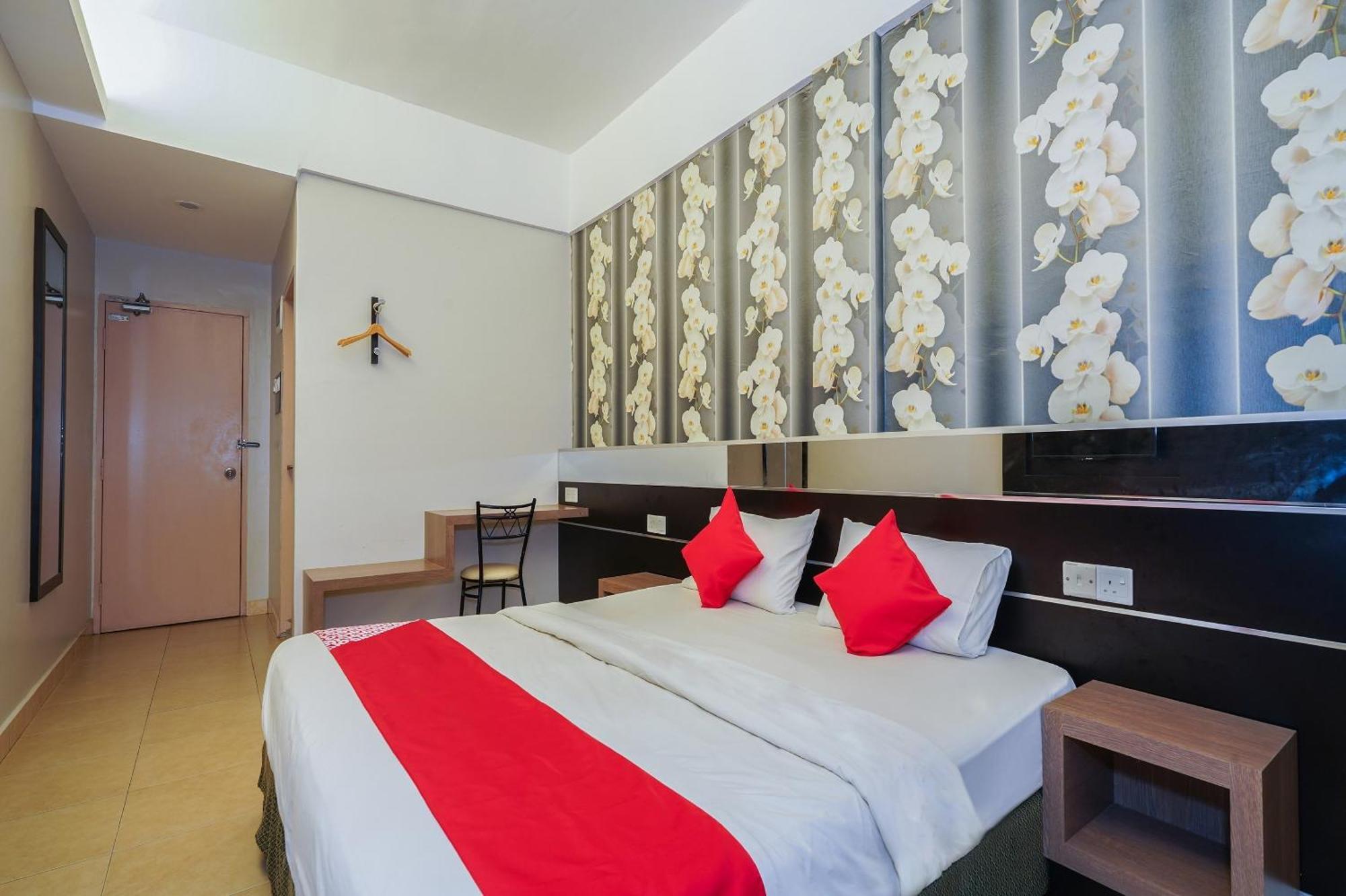 Hotel O Hotel Orchard Inn Lumut Bagian luar foto